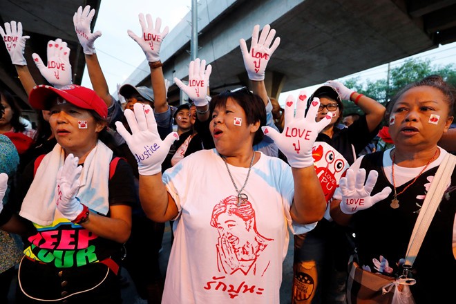 Cuu Thu tuong Yingluck vang mat, toa ra lenh truy na-Hinh-2