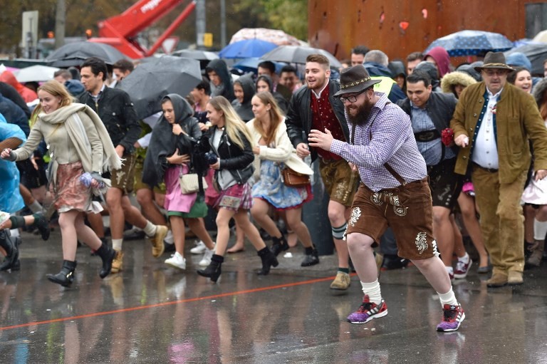 Munich tung bung trong le hoi bia Oktoberfest