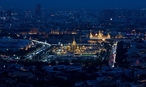 Nguoi Thai gap rut chuan bi cho le hoa tang Vua Bhumibol