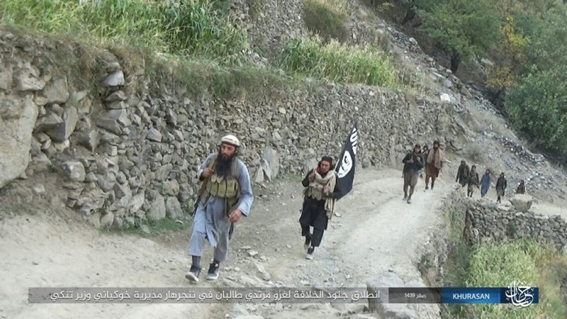 Anh: Tranh gianh dia ban, IS quyet dau voi Taliban tai Afghanistan-Hinh-9