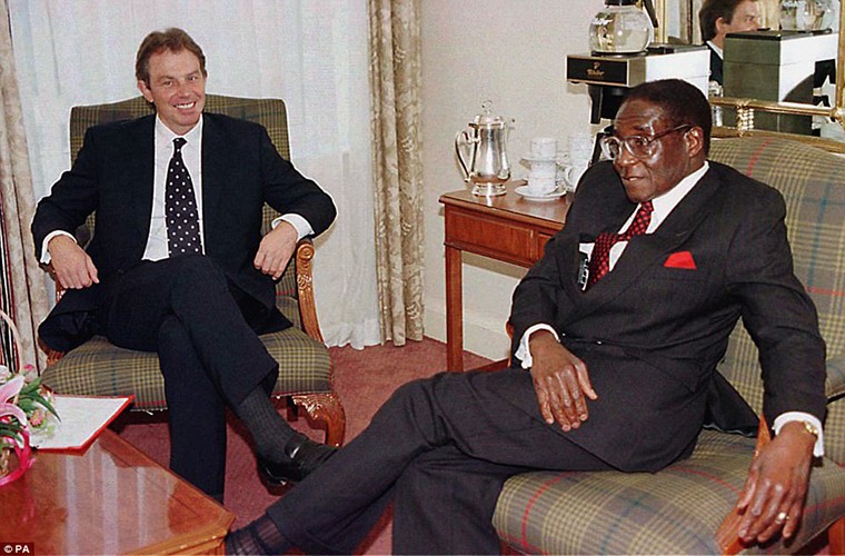 Nhung khoanh khac dang nho trong cuoc doi Tong thong Zimbabwe Robert Mugabe-Hinh-9