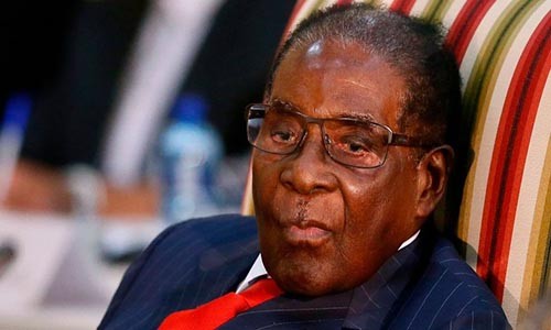 Tong thong Zimbabwe Robert Mugabe dong y tu chuc