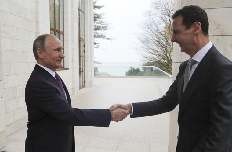 Cai bat tay chien thang cua Tong thong Putin va Tong thong Assad-Hinh-5