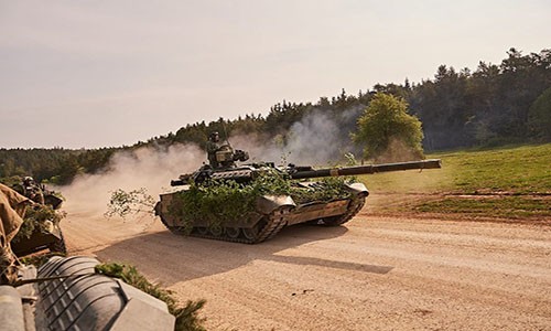 Sieu tang T-84 giup Ukraine “no may no mat” khi tap tran o Duc