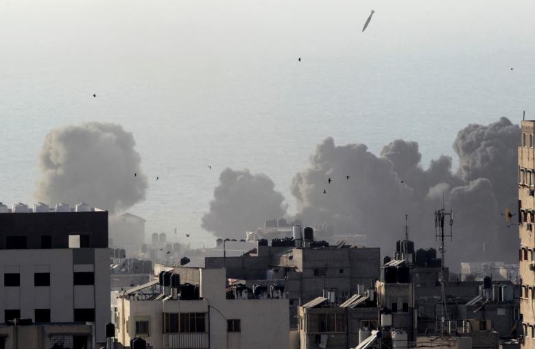 Israel-Hamas doi dau, Dai Gaza hung du “mua bom bao dan”-Hinh-9