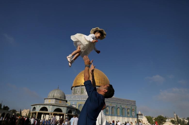 Ngac nhien khong khi the gioi Hoi giao don mung le Eid al-Adha