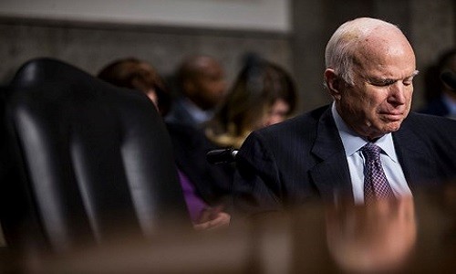 Vi sao Thuong nghi si John McCain ngung dieu tri ung thu nao?