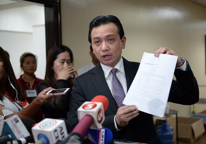 Tong thong Duterte thach quan doi Philippines dao chinh-Hinh-2