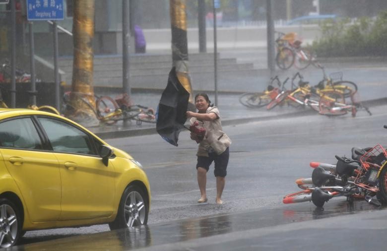 Toan canh sieu bao Mangkhut tan pha Philippines, Trung Quoc-Hinh-2