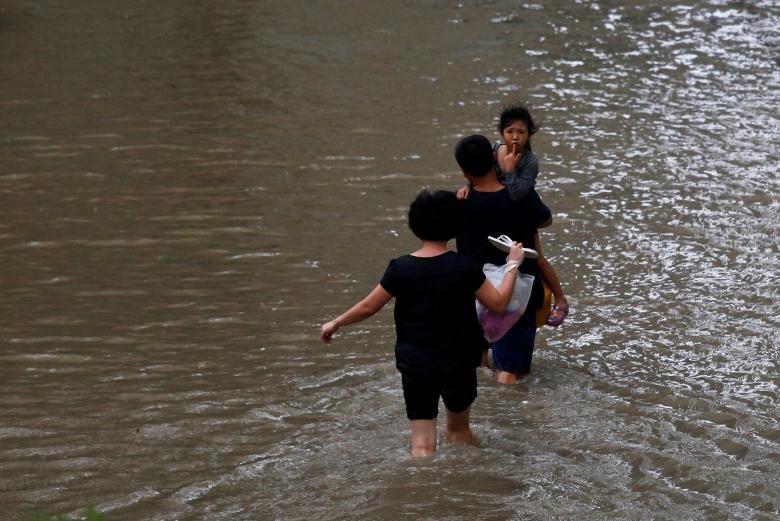 Toan canh sieu bao Mangkhut tan pha Philippines, Trung Quoc-Hinh-6