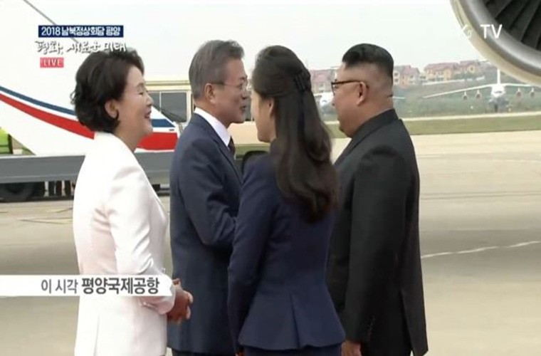 Bat ngo hanh dong cua ong Kim Jong-un khi don Tong thong Han Quoc-Hinh-8