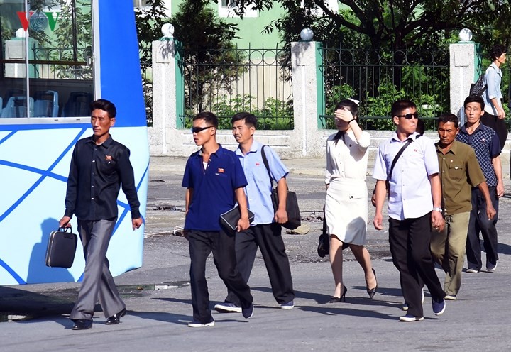 Ve dep yeu kieu cua phu nu Trieu Tien tren duong pho Binh Nhuong-Hinh-16