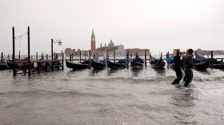 Canh ngap lut kinh hoang o thanh pho noi Venice-Hinh-9