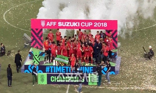 Bao chau A ca ngoi DT Viet Nam vo dich AFF Cup 2018-Hinh-3