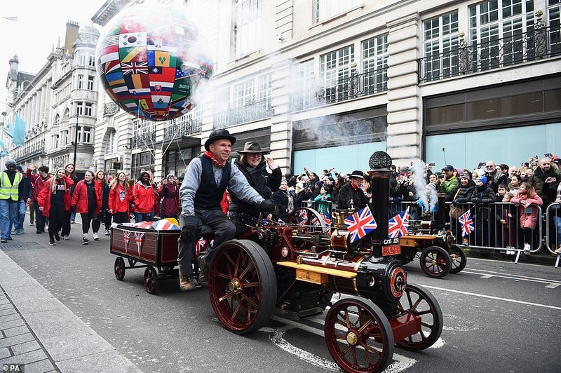 Hoanh trang le dieu hanh ngay dau Nam moi 2019 o London-Hinh-3