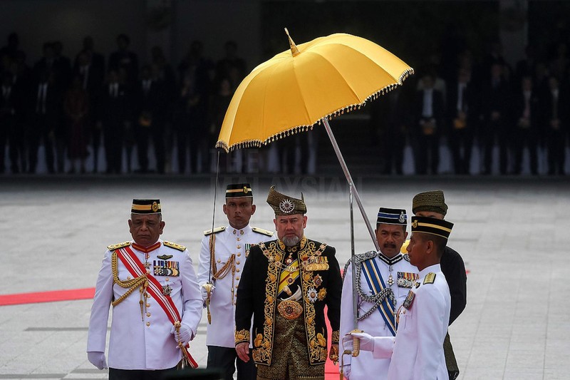 Chan dung Quoc vuong Malaysia vua bat ngo thoai vi-Hinh-8