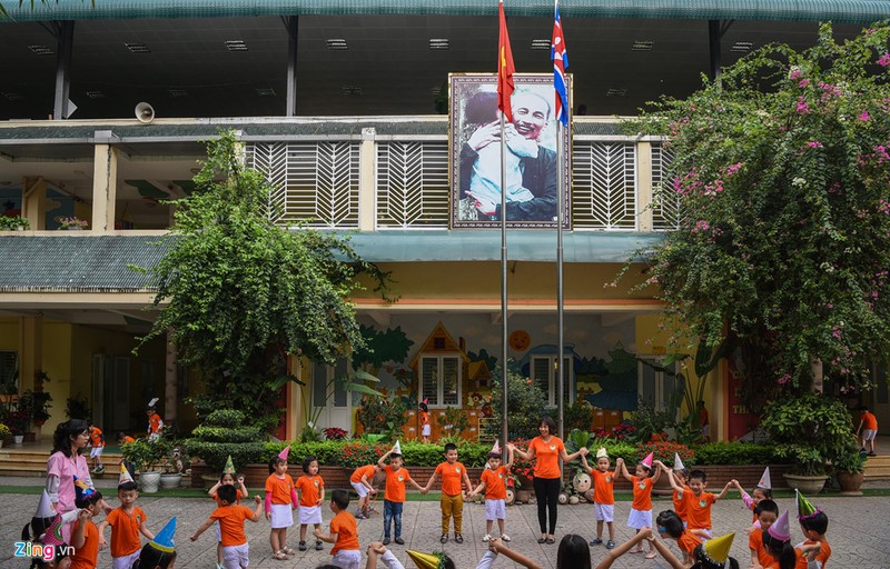 Ngoi truong co lop hoc mang ten Kim Nhat Thanh, Kim Jong Il o Ha Noi-Hinh-3