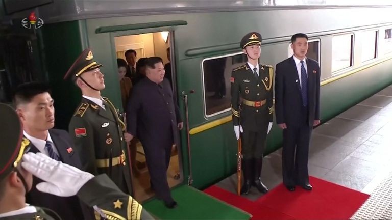 Hanh trinh toi Viet Nam bang tau hoa cua ong Kim Jong-un-Hinh-8