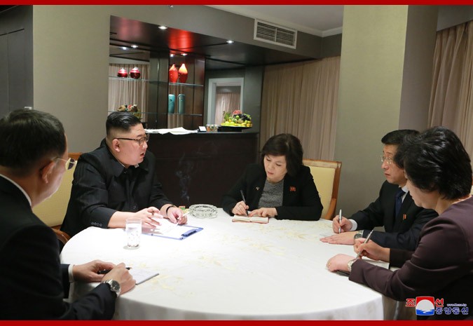 Ngay dau Chu tich Kim Jong-un den Viet Nam tren bao Trieu Tien-Hinh-8