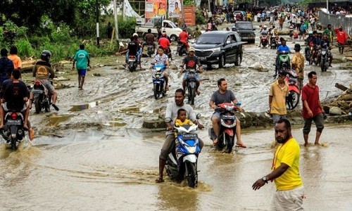 Hai hung lu quet o Indonesia, hon 100 nguoi thiet mang mat tich