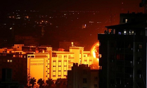 Israel oanh kich Hamas, Dai Gaza chim trong khoi lua