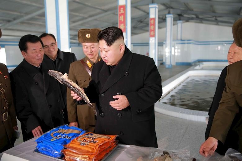 Chu tich Trieu Tien Kim Jong-un dich than thi sat cac nha may-Hinh-6