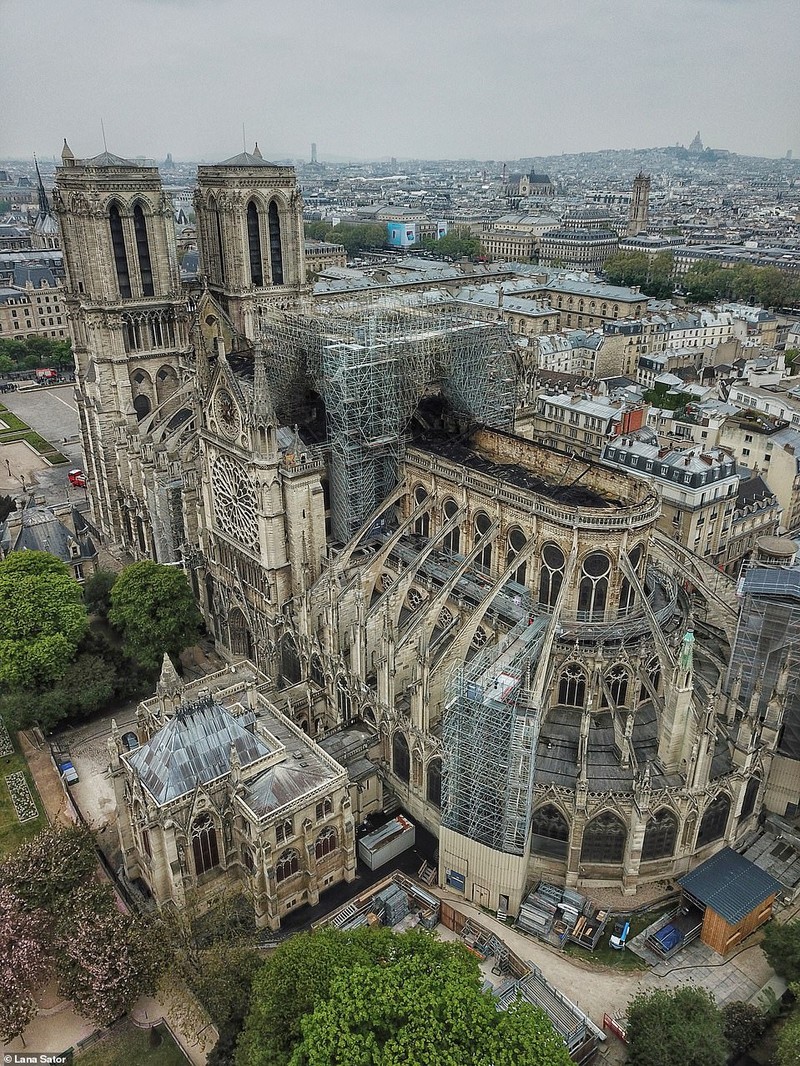 Nha tho Duc Ba Paris tan hoang nhin tu tren cao-Hinh-6