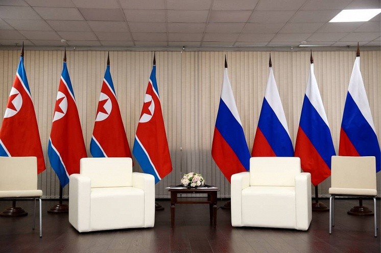 Video: Tong thong Putin toi Vladivostok, chuan bi gap ong Kim