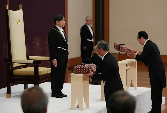 Nha vua Naruhito dang co, Nhat Ban buoc sang thoi dai moi