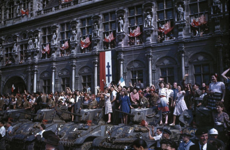 Loat hinh an tuong ngay giai phong thu do Paris nam 1944