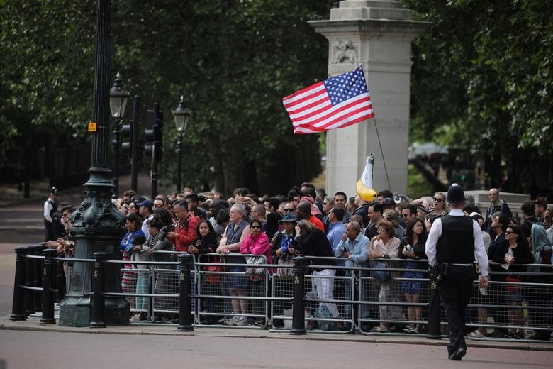 Tong thong Trump tham Anh: Ky la hai “thai cuc” o London-Hinh-9