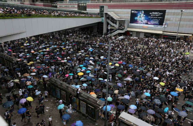 Hong Kong hoan thao luan du luat dan do vi bieu tinh