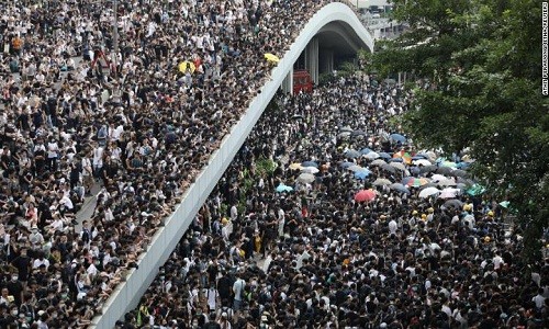 Nhin lai nhung cuoc bieu tinh “chao dao” Hong Kong hai thap ky qua