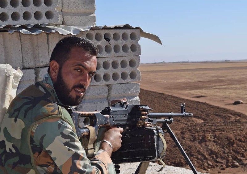 Quan doi Syria khien khung bo IS “te liet” tai Deir Ezzor-Hinh-2