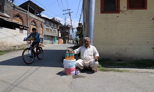 Mot thang duoi lenh gioi nghiem: Nguoi dan Kashmir song sao?-Hinh-8