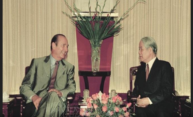 An tuong cuu Tong thong Phap Jacques Chirac tham Viet Nam-Hinh-6