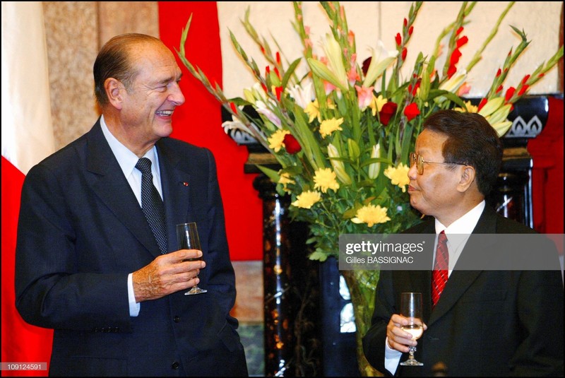 An tuong cuu Tong thong Phap Jacques Chirac tham Viet Nam-Hinh-10