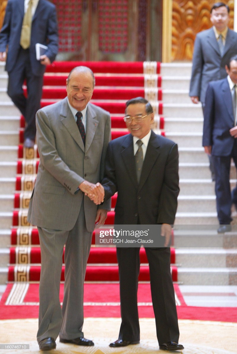An tuong cuu Tong thong Phap Jacques Chirac tham Viet Nam-Hinh-12