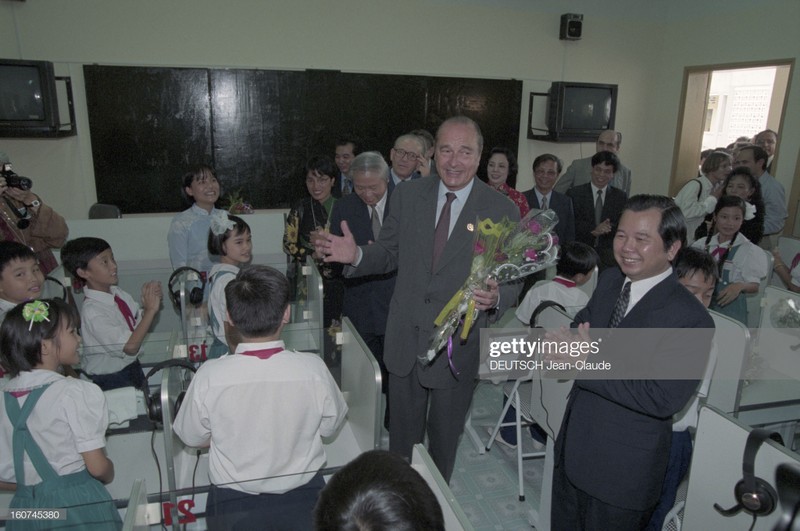 An tuong cuu Tong thong Phap Jacques Chirac tham Viet Nam-Hinh-7