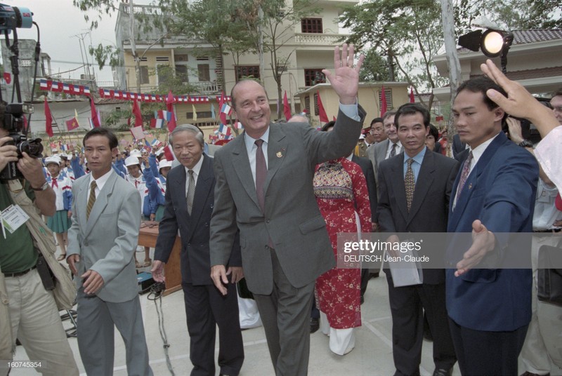 An tuong cuu Tong thong Phap Jacques Chirac tham Viet Nam