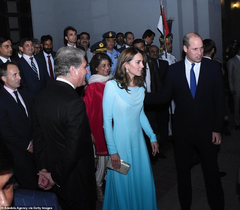 Ve dep rang ro cua Cong nuong Kate Middleton khi tham Pakistan-Hinh-3