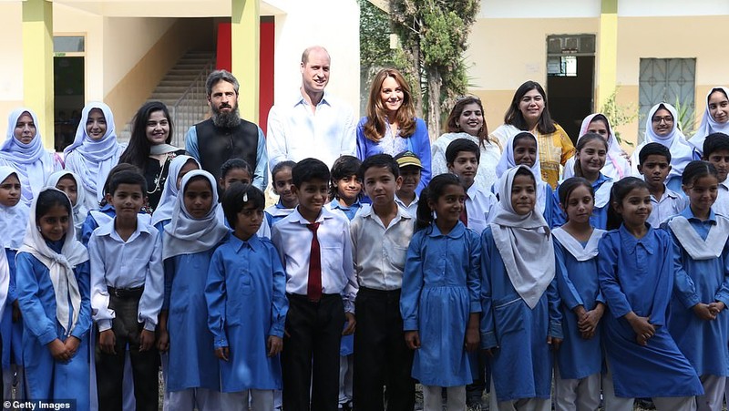 Ve dep rang ro cua Cong nuong Kate Middleton khi tham Pakistan-Hinh-6