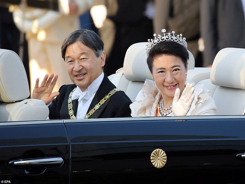 Hoanh trang le dieu hanh cua Nhat hoang Naruhito sau dang quang