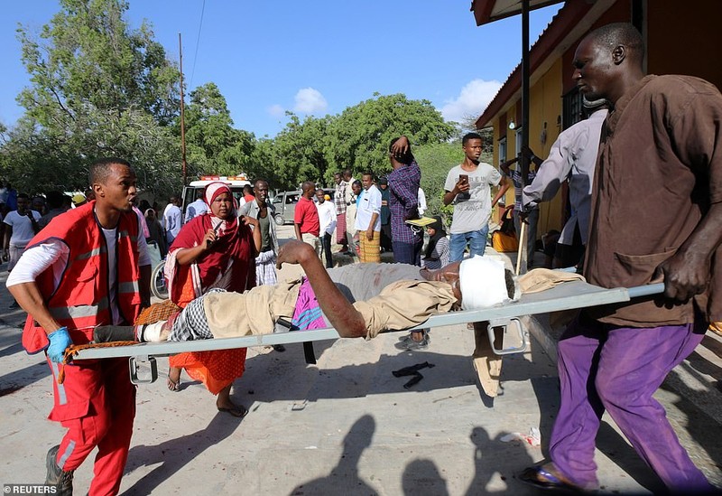 Hai hung hien truong danh bom dam mau o Somalia, hang tram nguoi thuong vong-Hinh-12