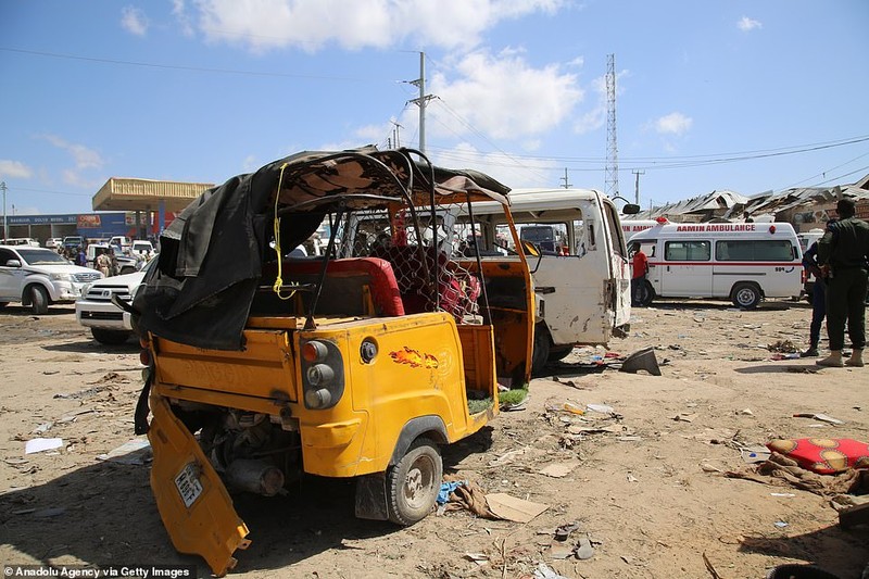 Hai hung hien truong danh bom dam mau o Somalia, hang tram nguoi thuong vong-Hinh-7