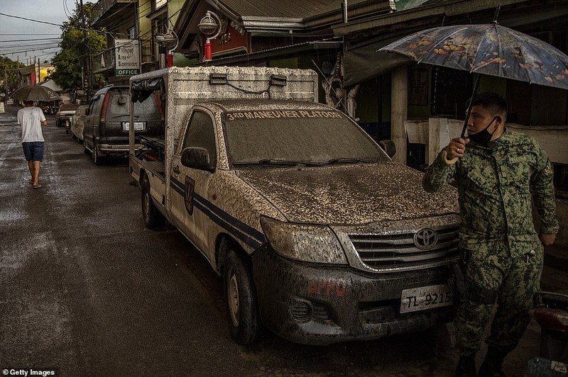 Hai hung canh nui lua “thuc giac” o Philippines, 6.000 nguoi voi so tan-Hinh-7