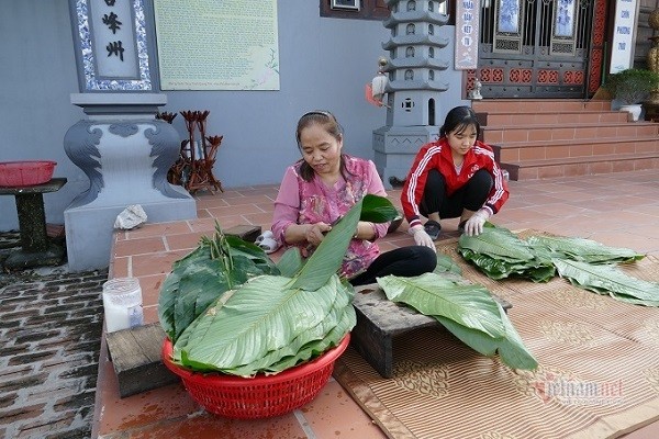 Mung 1 khac la o ngoi lang ca thang thieu ngu vi lo Tet