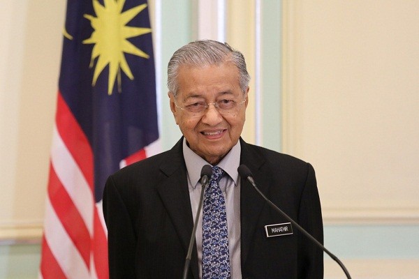 Thu tuong Mahathir de don tu chuc len Quoc vuong Malaysia