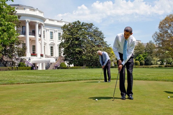 Loat hinh an tuong ve tinh ban hiem co cua ong Obama - Joe Biden-Hinh-13