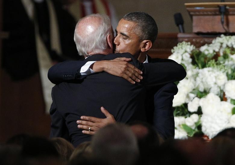 Loat hinh an tuong ve tinh ban hiem co cua ong Obama - Joe Biden-Hinh-9